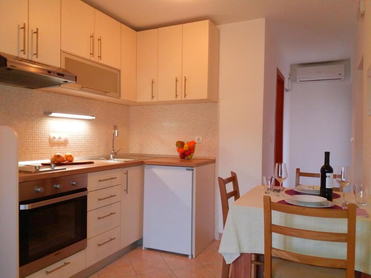 Apartments With A Parking Space Jelsa, Hvar - 8713 Jelsa  Exterior foto