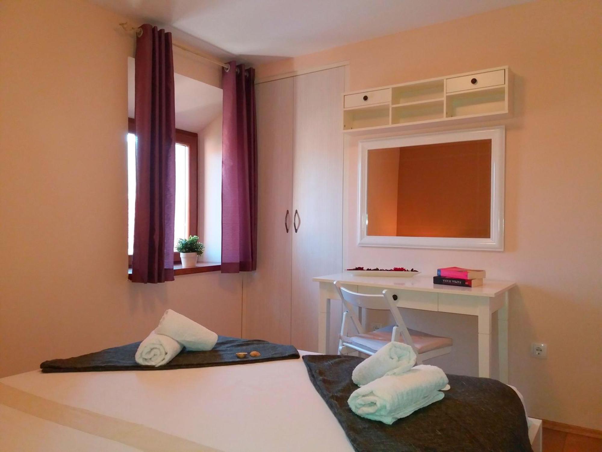 Apartments With A Parking Space Jelsa, Hvar - 8713 Jelsa  Habitación foto